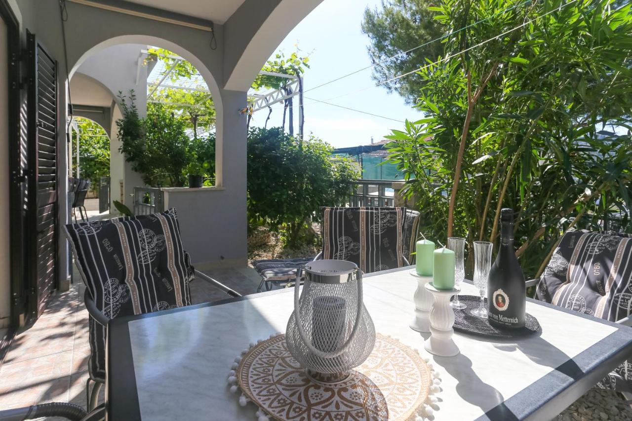 Apartmani Stanic Seget Vranjica Exteriör bild