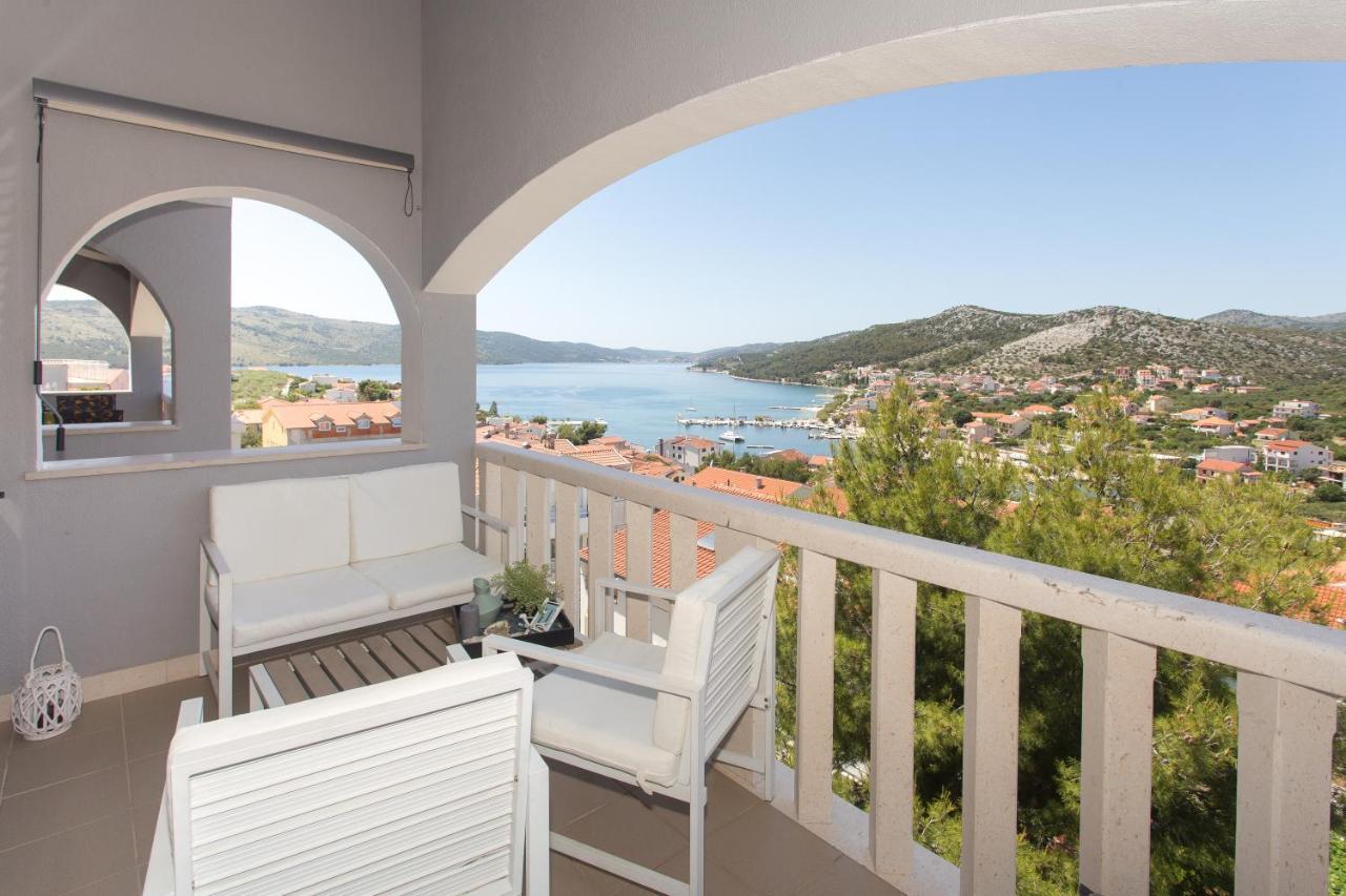 Apartmani Stanic Seget Vranjica Exteriör bild