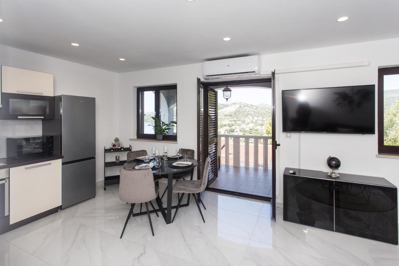 Apartmani Stanic Seget Vranjica Exteriör bild