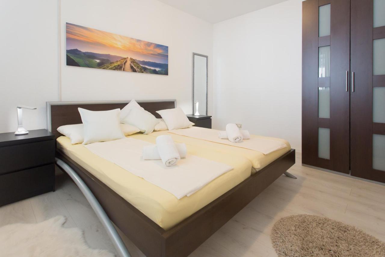 Apartmani Stanic Seget Vranjica Exteriör bild