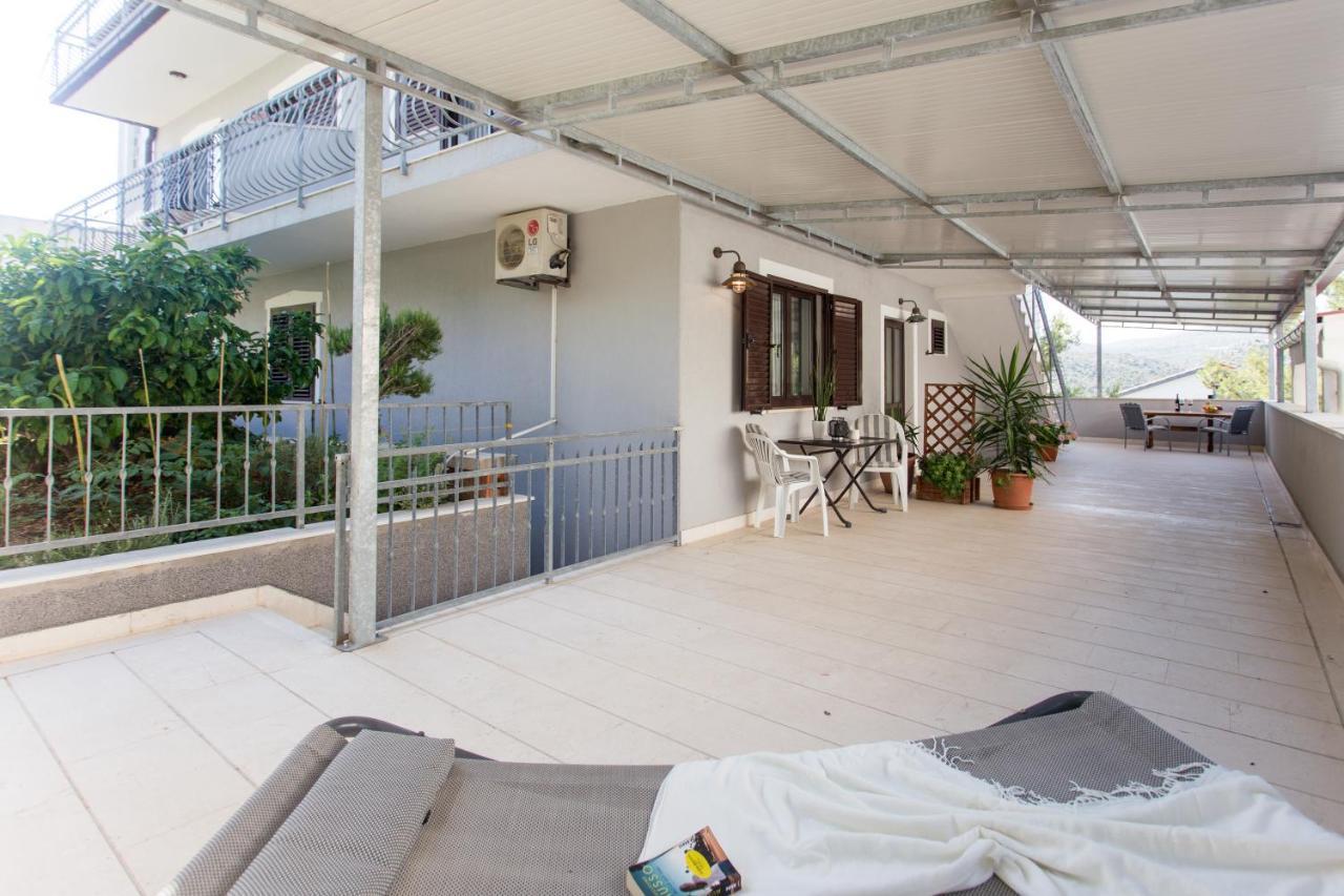 Apartmani Stanic Seget Vranjica Exteriör bild