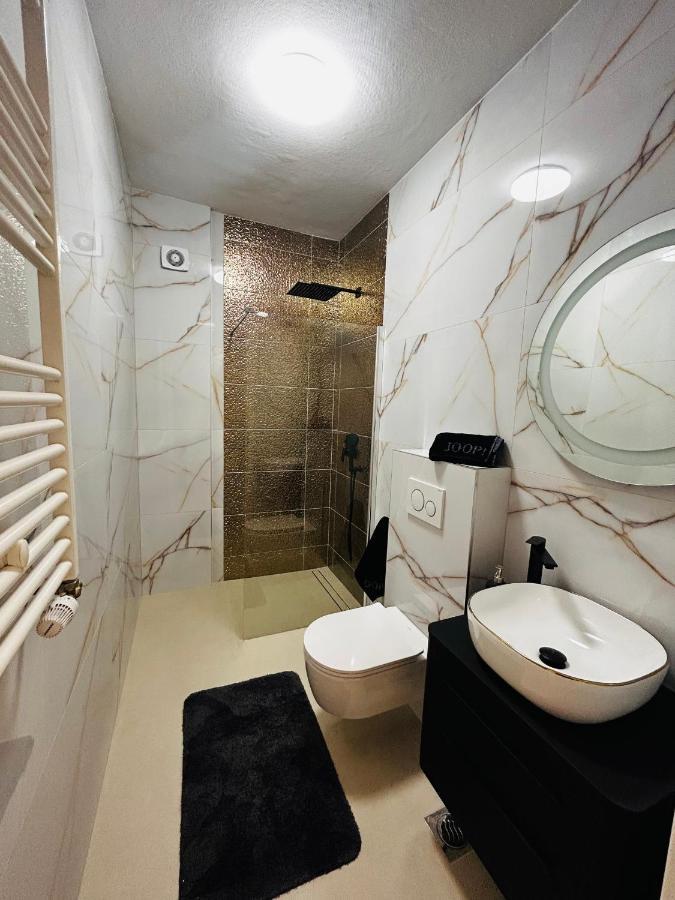 Apartmani Stanic Seget Vranjica Exteriör bild