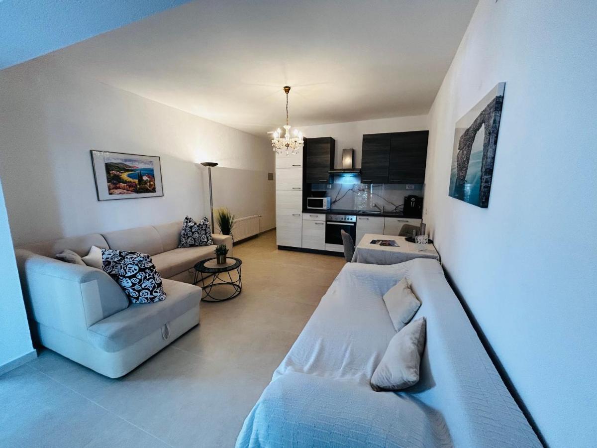 Apartmani Stanic Seget Vranjica Exteriör bild