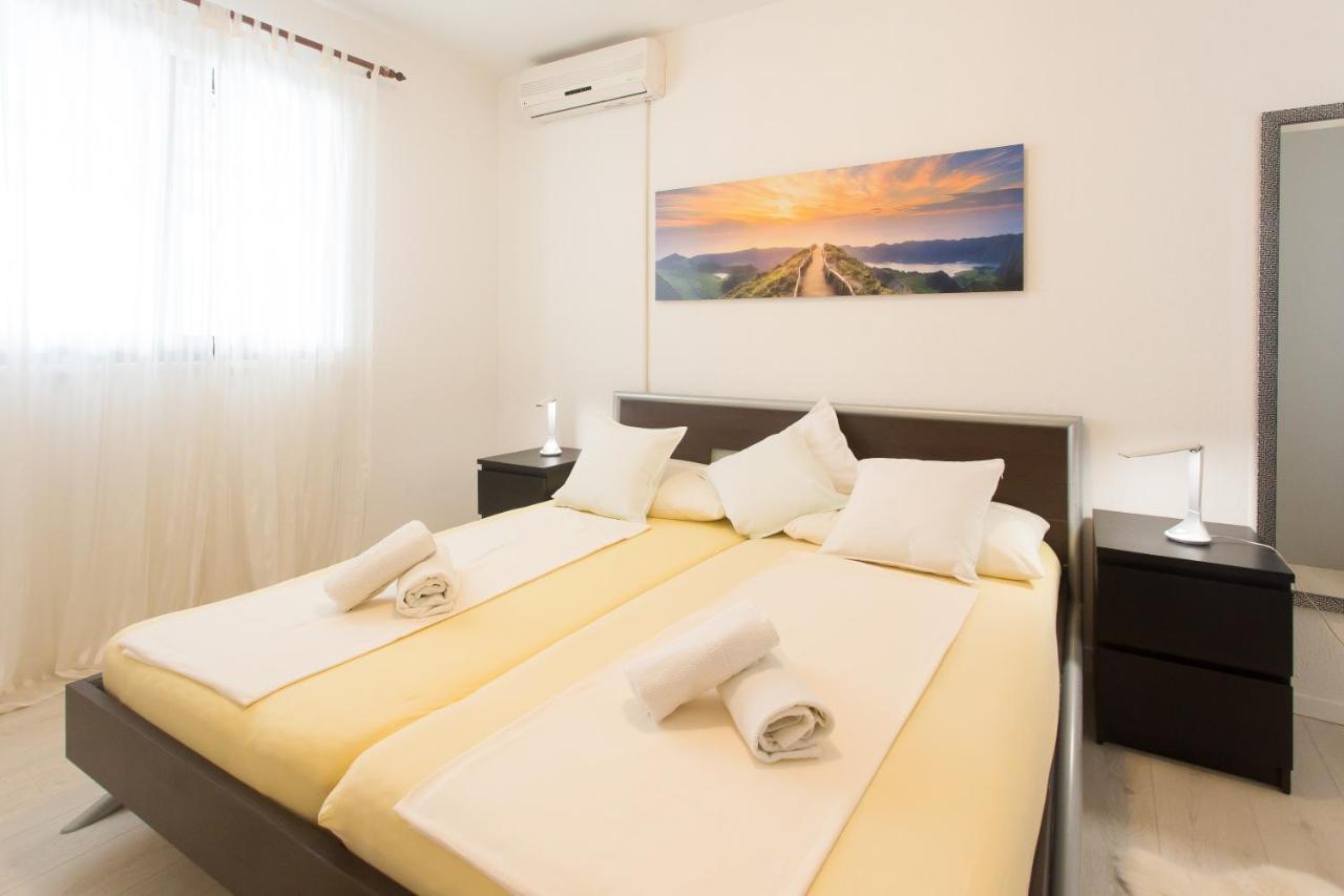 Apartmani Stanic Seget Vranjica Exteriör bild