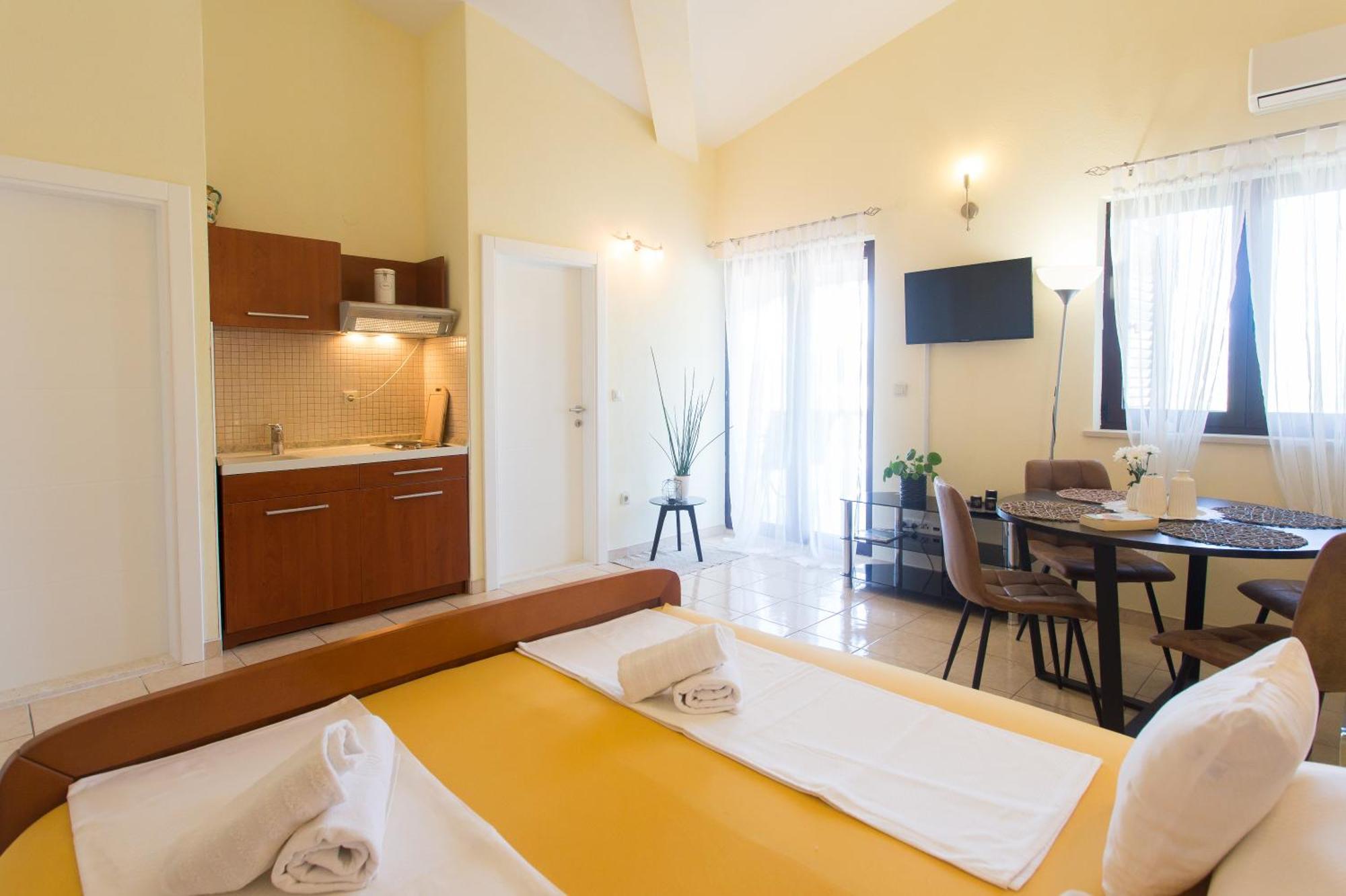 Apartmani Stanic Seget Vranjica Rum bild
