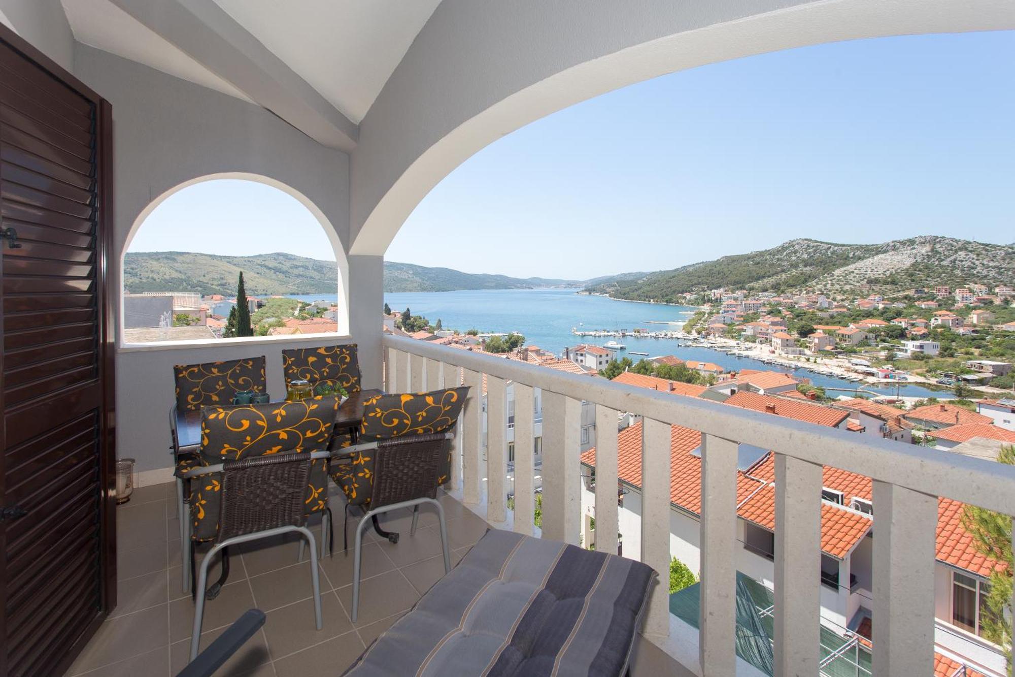 Apartmani Stanic Seget Vranjica Exteriör bild