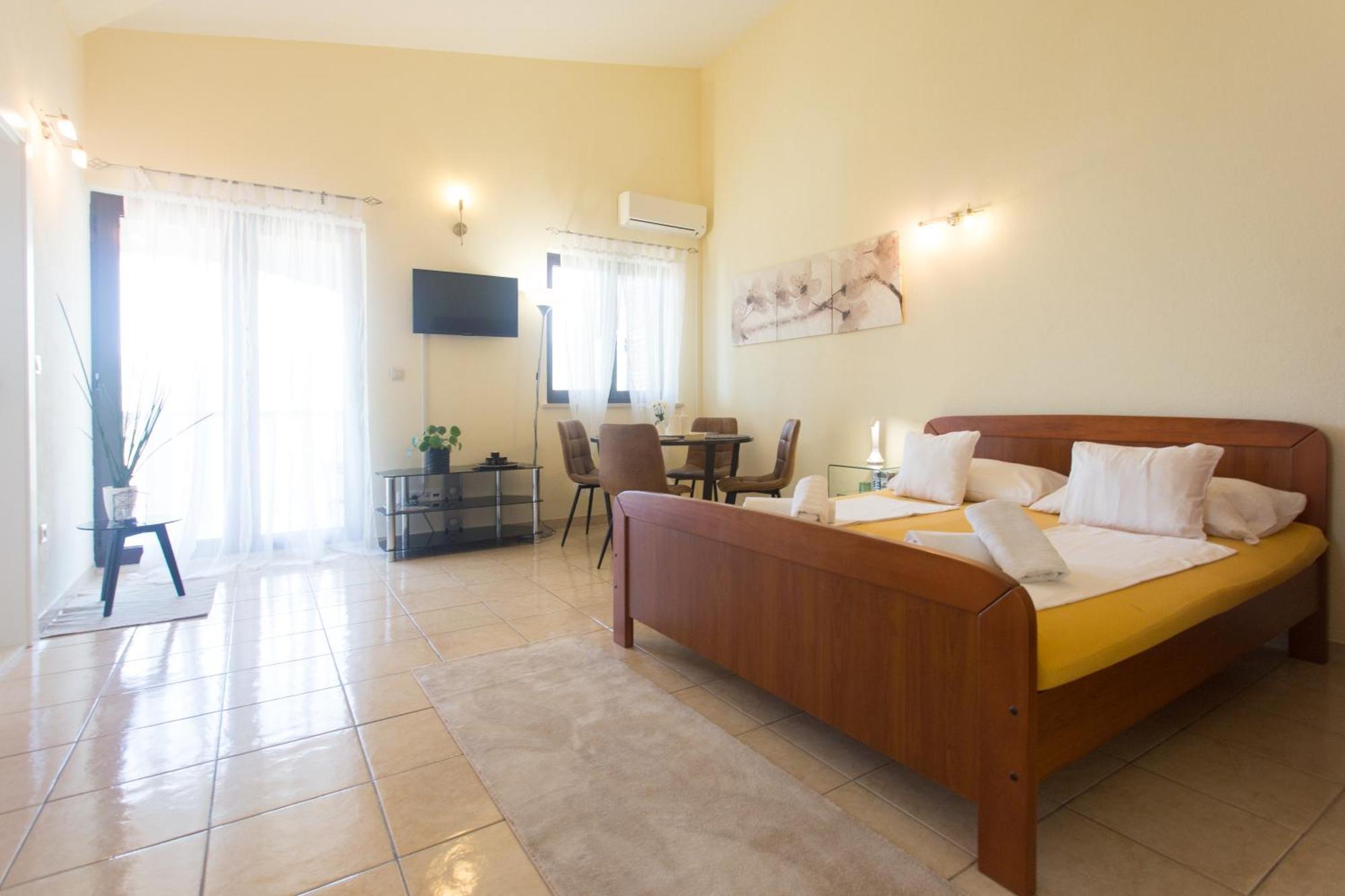 Apartmani Stanic Seget Vranjica Rum bild