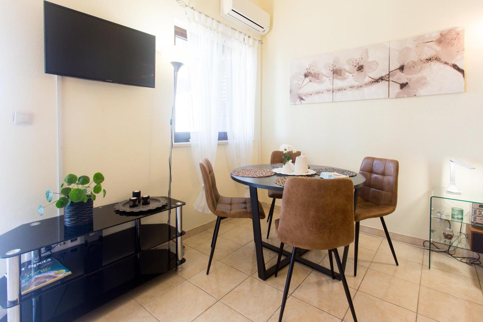 Apartmani Stanic Seget Vranjica Rum bild