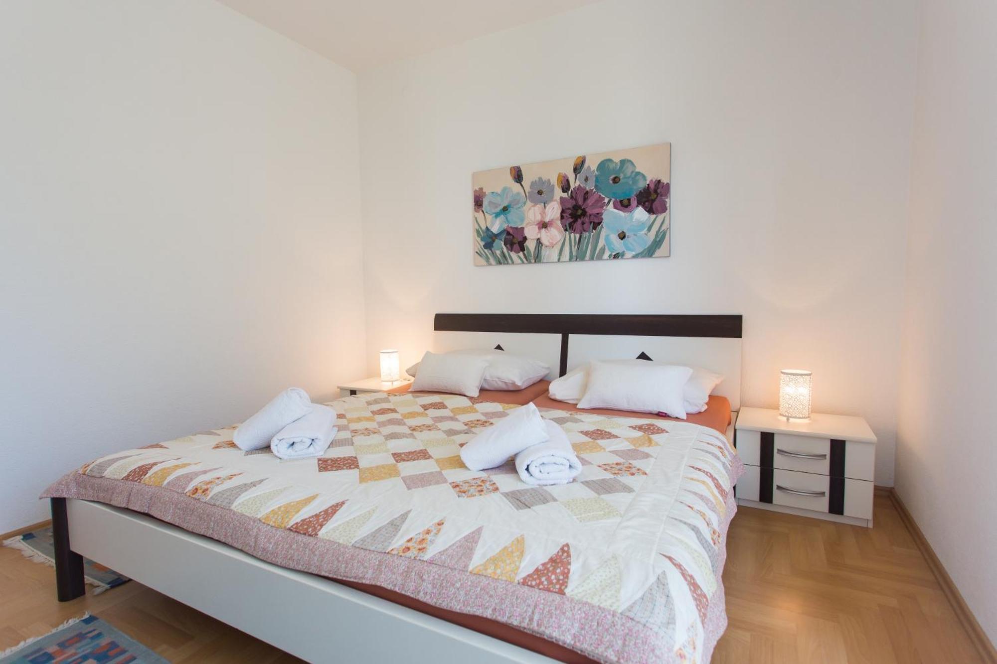 Apartmani Stanic Seget Vranjica Rum bild