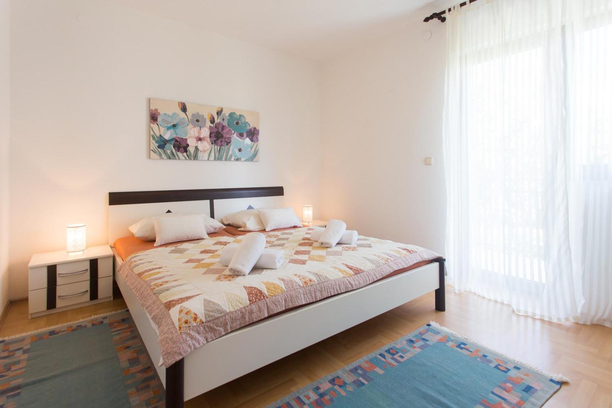 Apartmani Stanic Seget Vranjica Rum bild