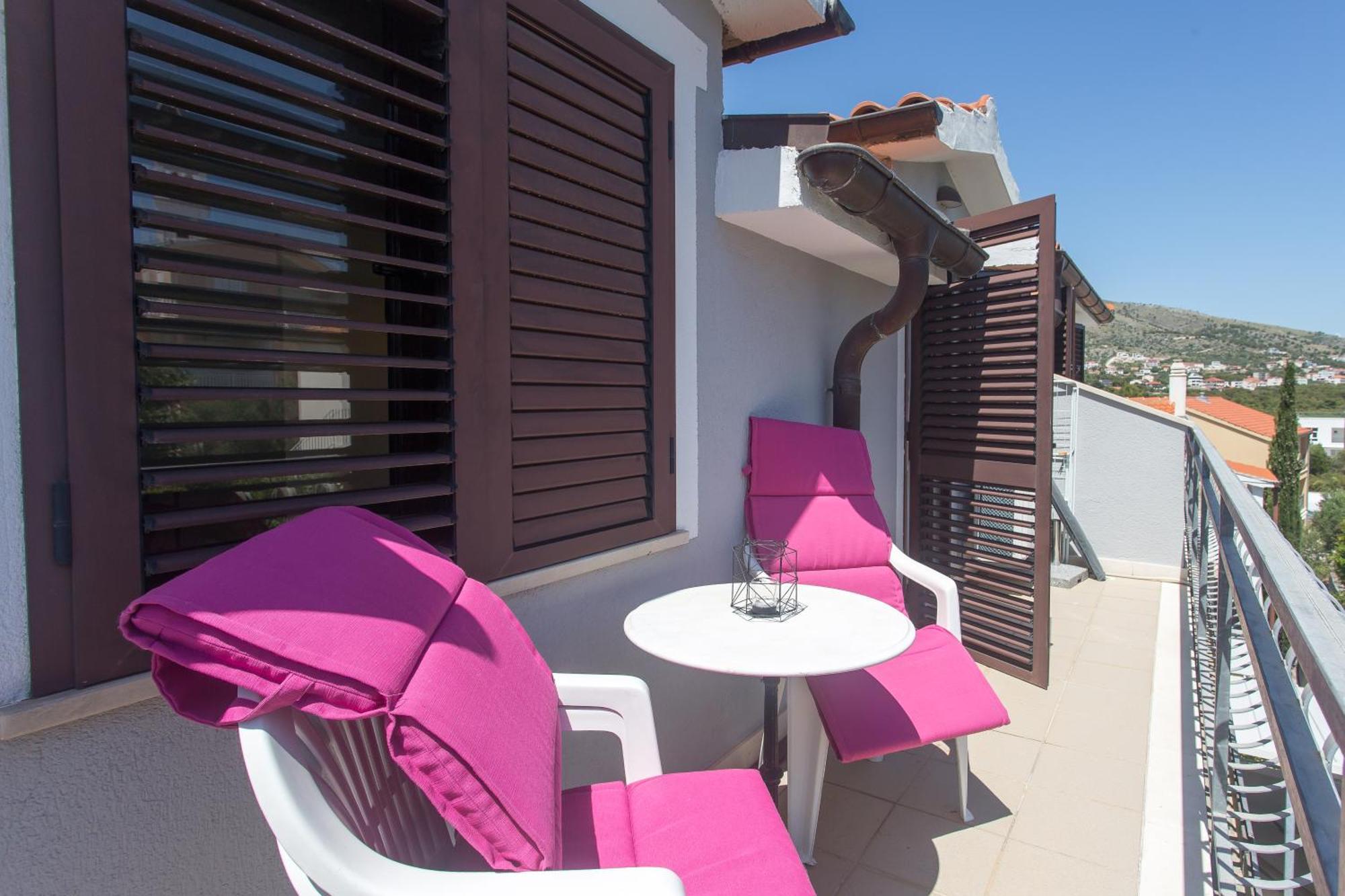 Apartmani Stanic Seget Vranjica Rum bild