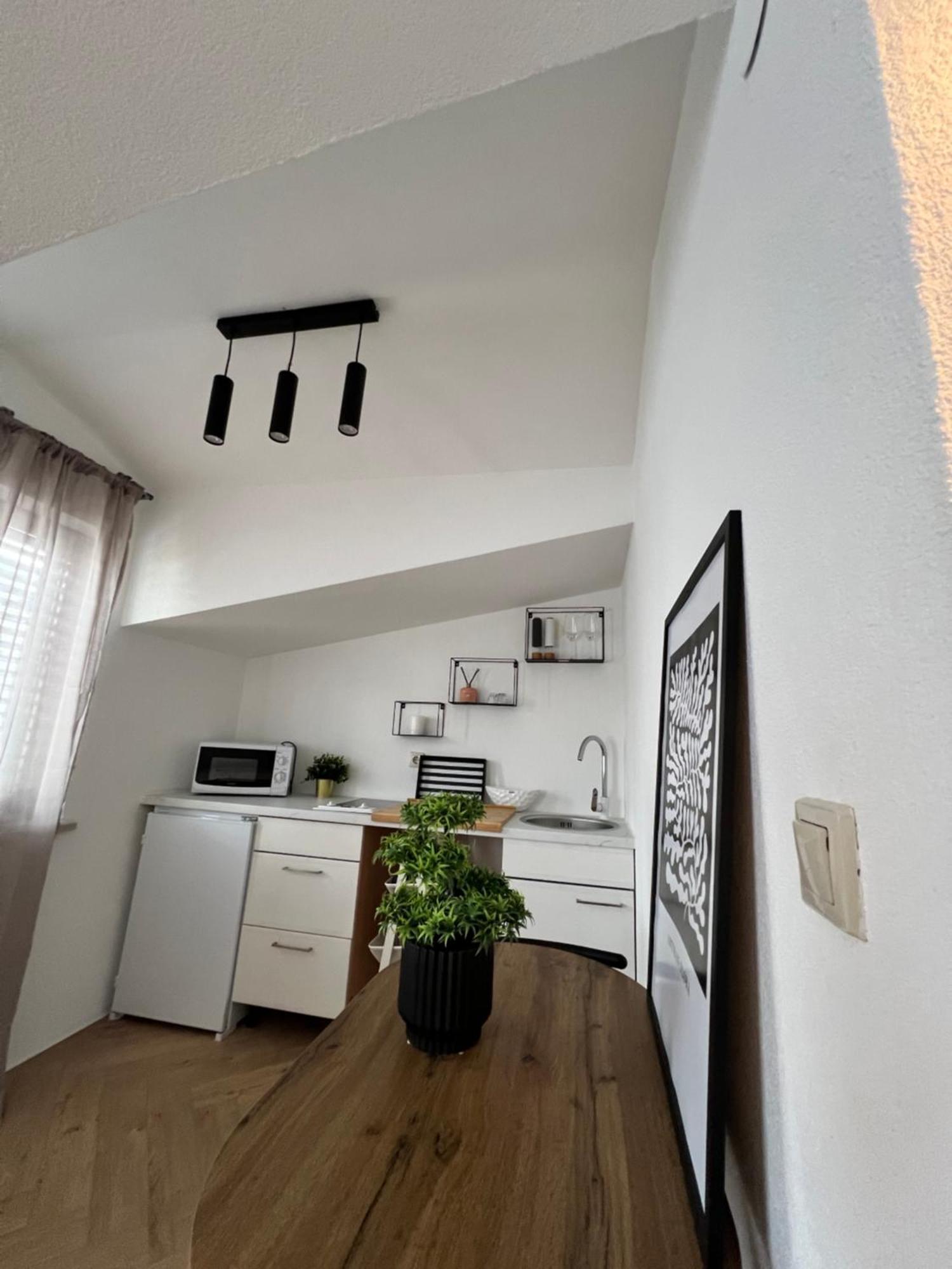 Apartmani Stanic Seget Vranjica Exteriör bild