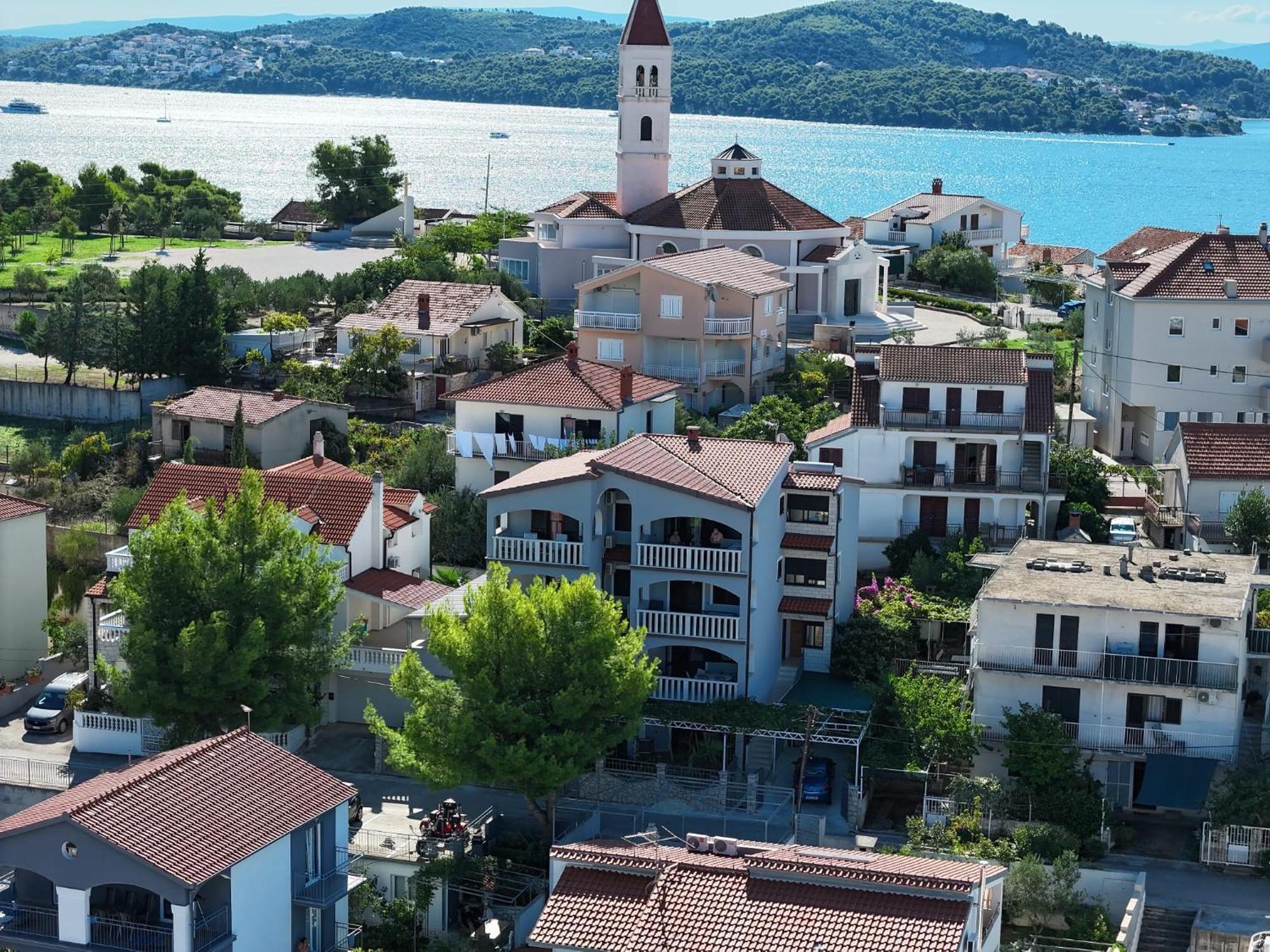 Apartmani Stanic Seget Vranjica Exteriör bild